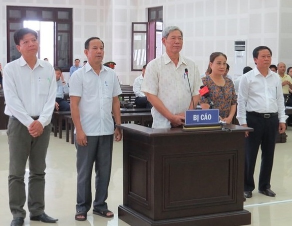 An ninh - Hình sự - Xét xử đại án buôn lậu trăm tỷ: Chi cục trưởng Hải quan hầu tòa