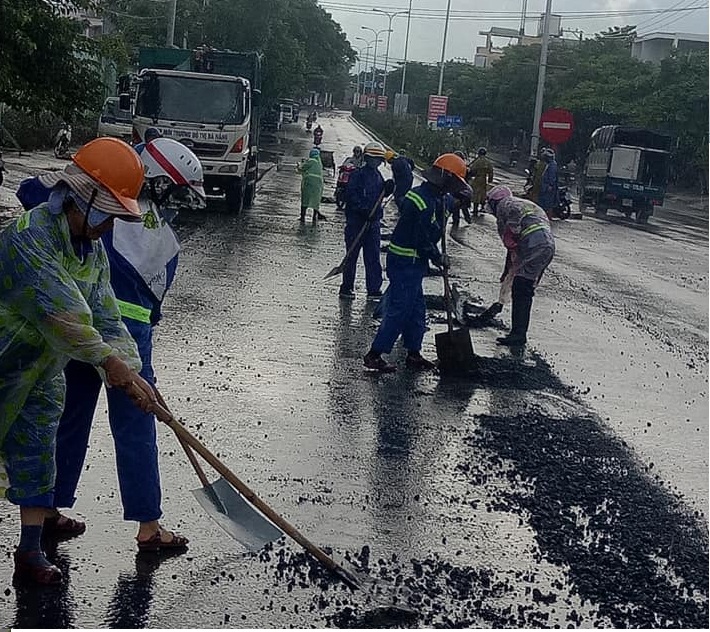 Dân sinh - Truy tìm 'hung thủ' rải đá dăm khắp đường phố ở TP.Đà Nẵng 