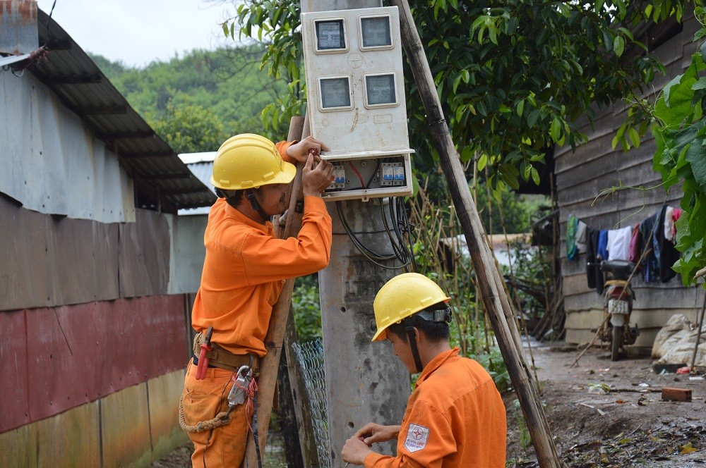 Dân sinh - Tương lai khởi sắc ở vùng quê 'quanh năm tối mịt' giữa đại ngàn