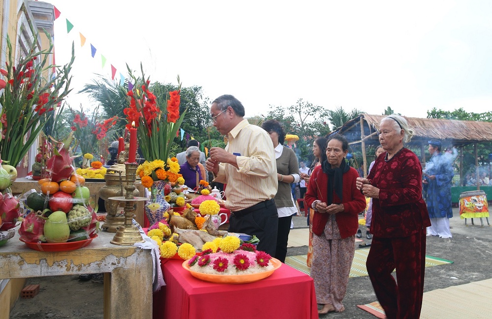 Văn hoá - Rộn ràng lễ hội Cầu Bông ở làng rau 500 tuổi ngày đầu Xuân (Hình 2).