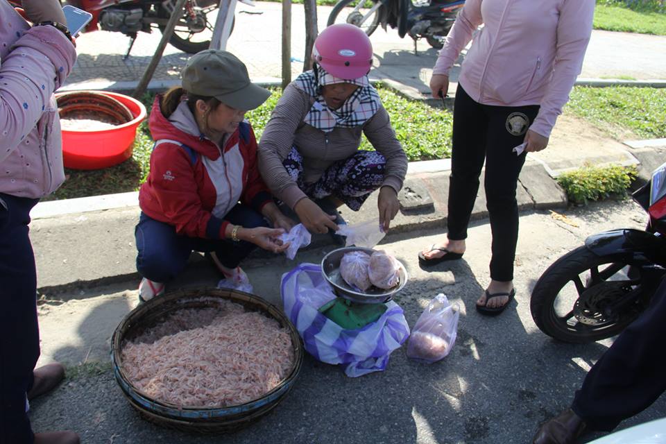 Tin nhanh - Ngư dân miền Trung hốt bạc triệu mỗi ngày nhờ ruốc biển đầu năm (Hình 3).