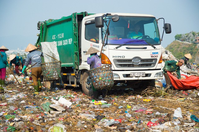 Môi trường - Đau đầu vì ô nhiễm, TP.Đà Nẵng phân luồng xe chở rác vào 'cứ địa' Khánh Sơn