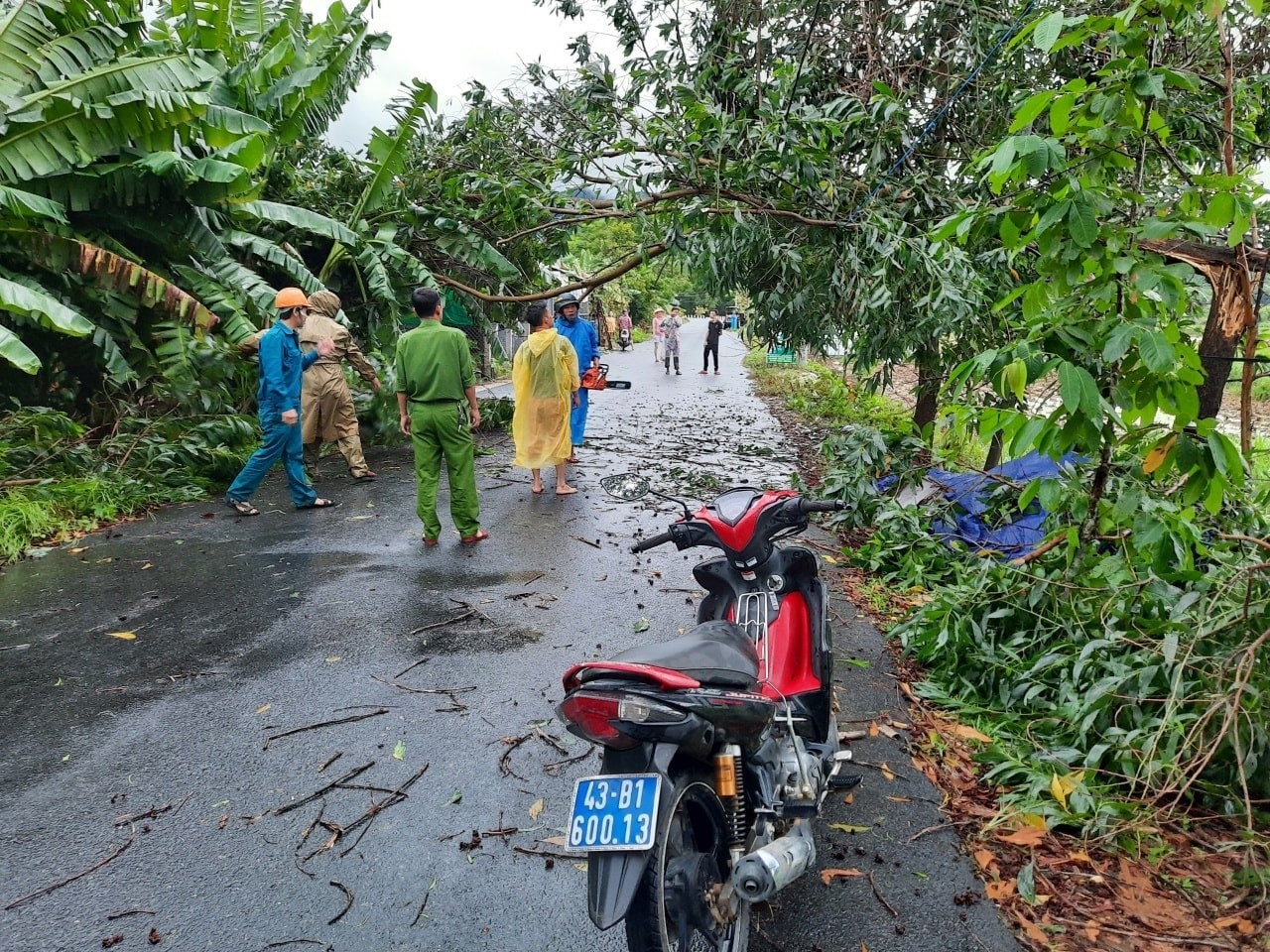 Tin nhanh - Đà Nẵng: Ngập lụt cục bộ, sét đánh vang trời trước bão số 5 (Hình 7).