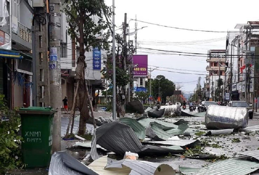 Tin nhanh - Cập nhật siêu bão số 9: Ngàn nhà tốc mái, triệu dân mất điện