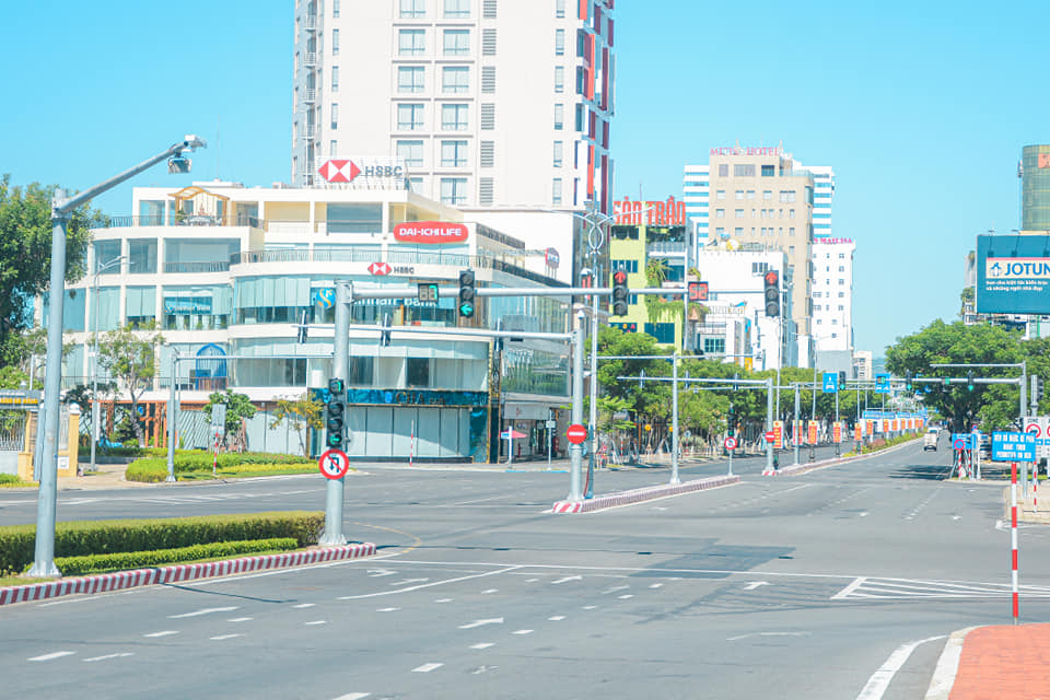 Dân sinh - Những con đường 'không bóng người' tại Đà Nẵng trong ngày 'giới nghiêm' (Hình 3).