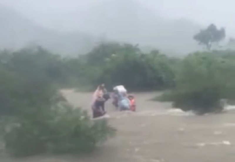 Dân sinh - Miền Trung: Sau bão nơm nớp nỗi lo lũ quét, sạt lở đất