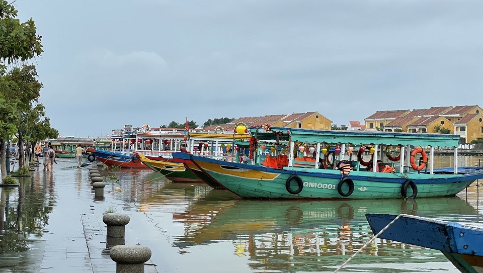 Dân sinh - Quảng Nam: 150 ngư dân đang ở vùng nguy hiểm trên biển (Hình 2).