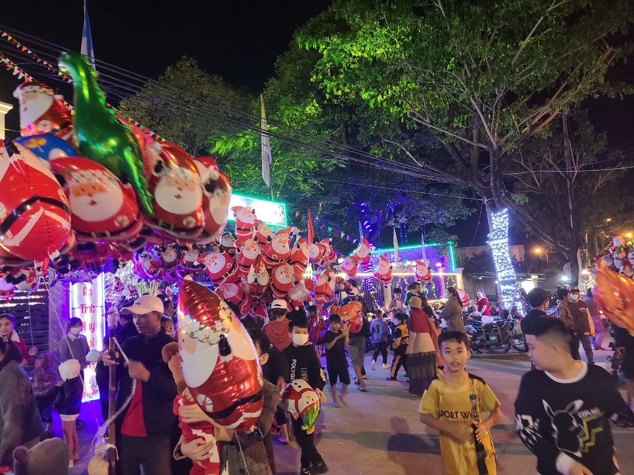 Dân sinh - Tp.Đà Nẵng lung linh đêm Noel  (Hình 7).