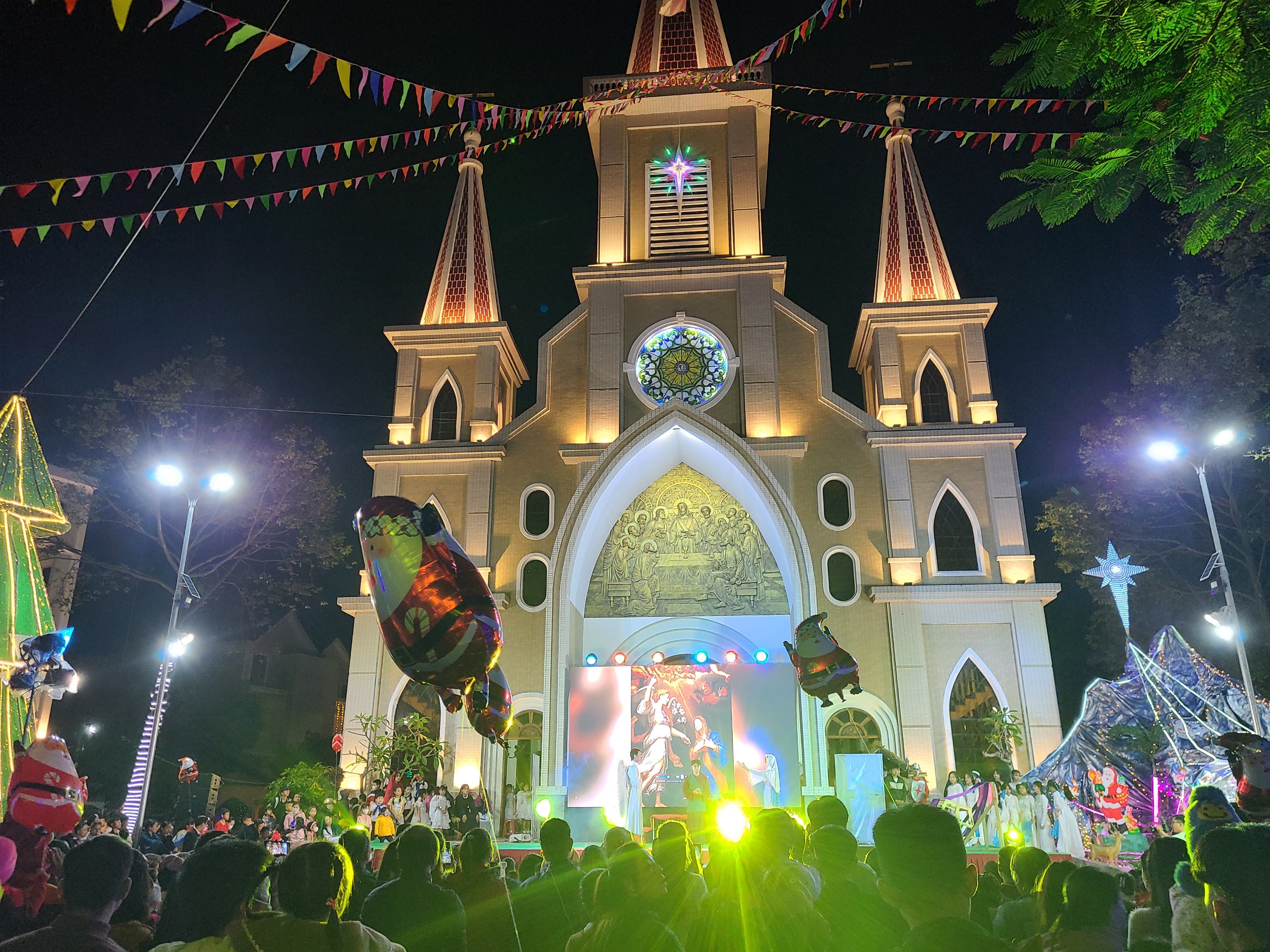 Dân sinh - Tp.Đà Nẵng lung linh đêm Noel 