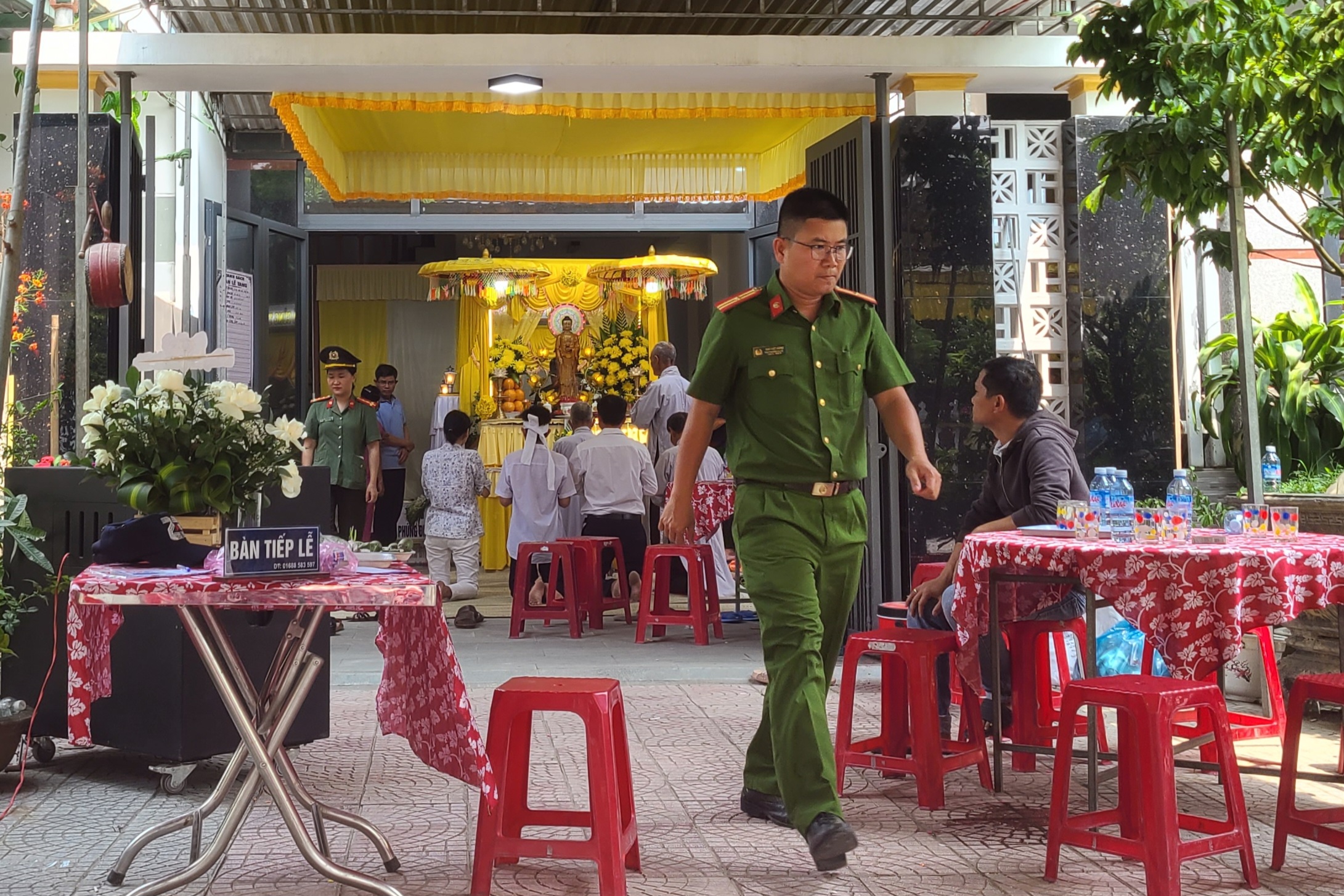 Dân sinh - Vụ 2 bé sinh đôi tử vong: Bàng hoàng, đau xót  (Hình 2).