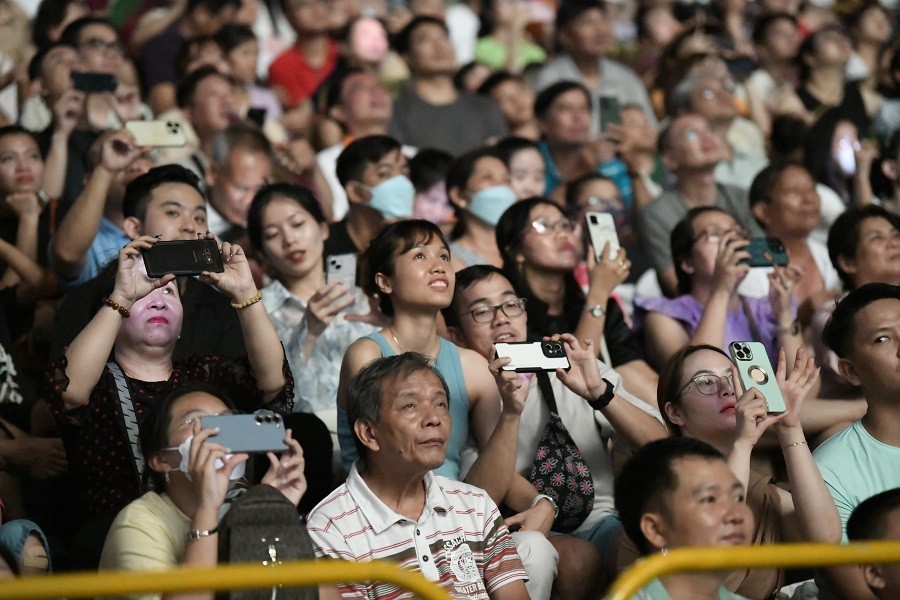 Văn hoá - Tuyển Pháp 'già gân' lão luyện với màn trình diễn pháo hoa lãng mạn (Hình 21).