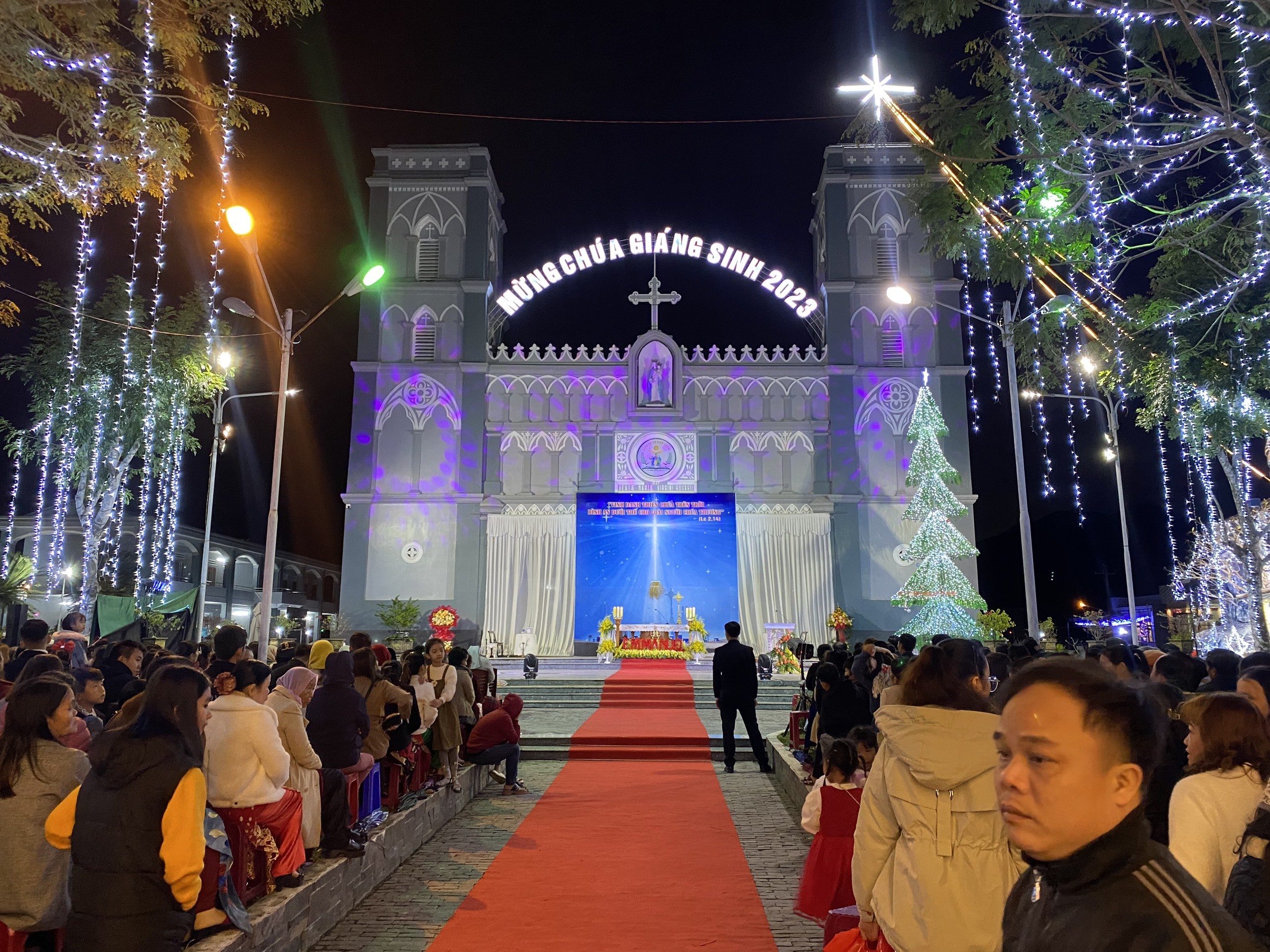 Dân sinh - Đêm Noel lung linh sắc màu tại Tp.Đà Nẵng (Hình 8).