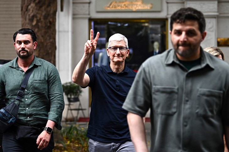 Văn hoá - CEO Apple Tim Cook dạo phố Hà Nội và uống cà phê trứng khiến giới trẻ 'phát sốt' (Hình 3).