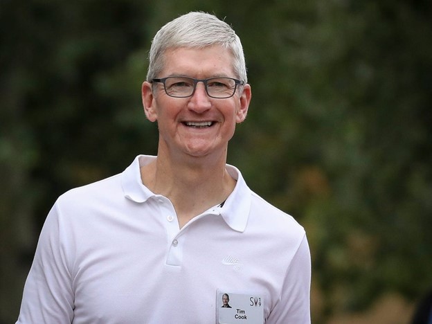 Công nghệ - Hé lộ về cuộc sống kín tiếng của tỷ phú tự thân CEO Apple Tim Cook (Hình 2).