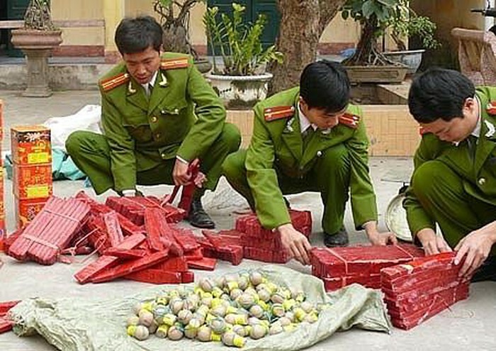 Chính sách - Hà Nội nghiêm cấm kinh doanh, mua bán pháo kể cả trên không gian mạng