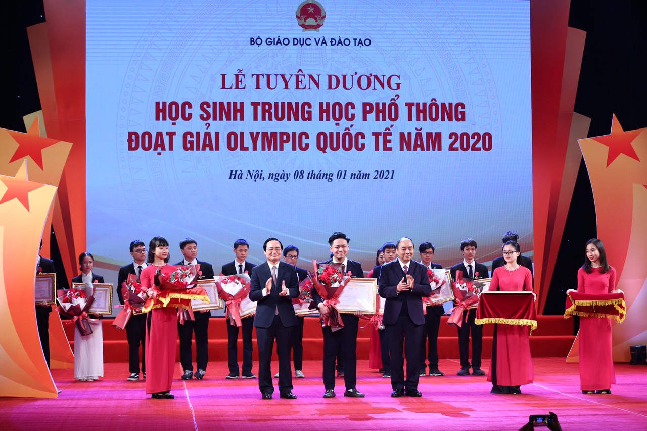 Giáo dục - Tôn vinh học sinh có thành tích xuất sắc tại các kỳ thi Olympic