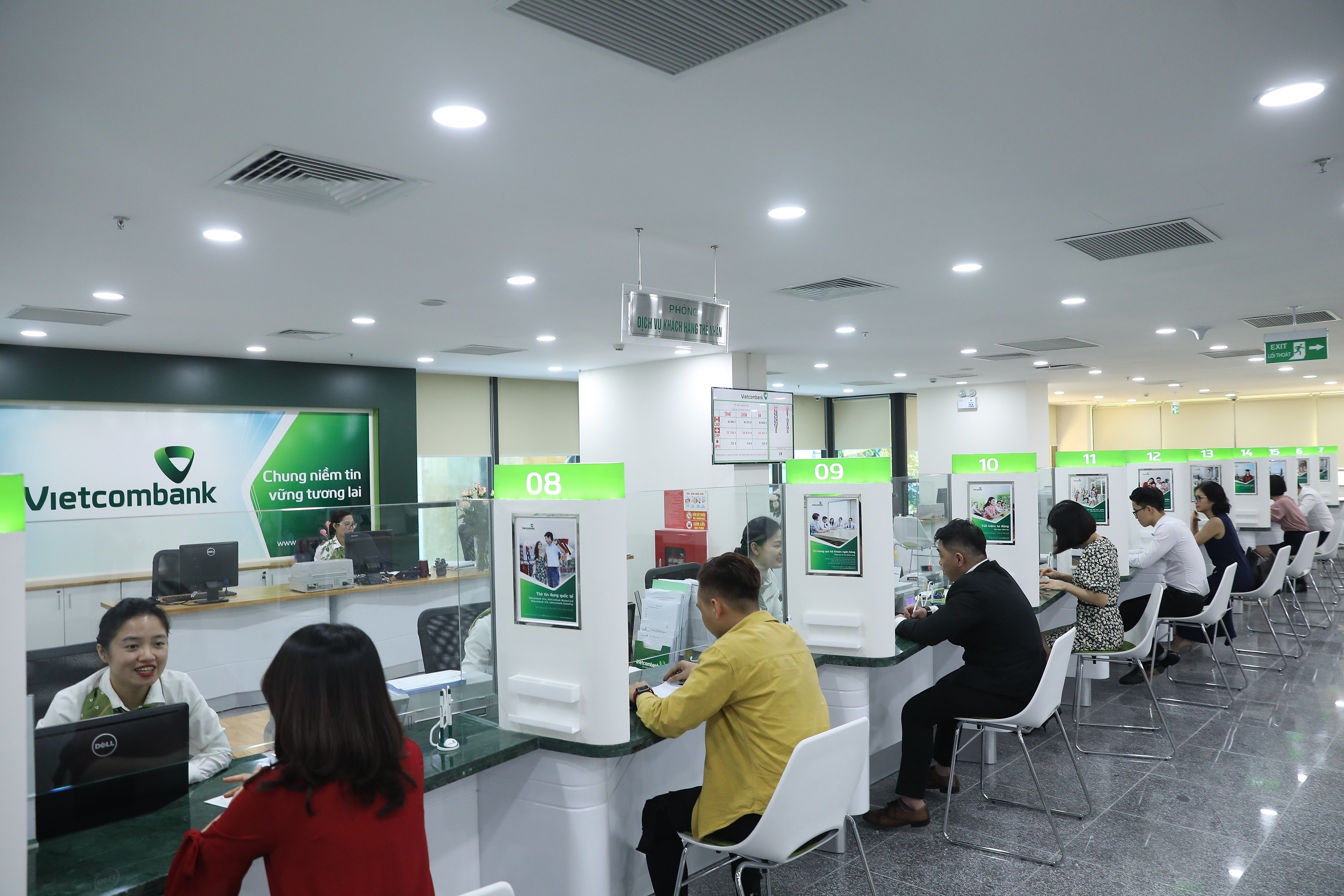 Tài chính - Ngân hàng - Vietcombank giảm đồng loạt lãi suất cho vay, không áp dụng với BĐS, CK