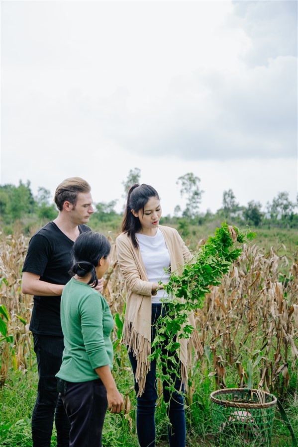 Giải trí - Mặc đồ đơn giản, Á hậu Thanh Tú vẫn cuốn hút khó cưỡng (Hình 7).