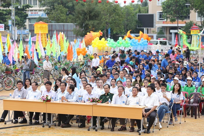 Giải tr&iacute; - Người đẹp Hoa hậu Đại dương diễu h&agrave;nh k&ecirc;u gọi bảo vệ m&ocirc;i trường