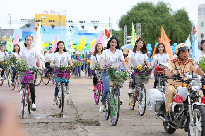 Giải tr&iacute; - Người đẹp Hoa hậu Đại dương diễu h&agrave;nh k&ecirc;u gọi bảo vệ m&ocirc;i trường (H&igrave;nh 2).