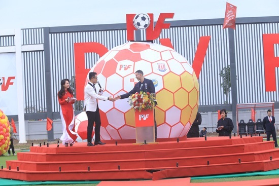 Sự kiện - MC Đức Bảo: Ryan Giggs hóm hỉnh, Paul Scholes ấm áp (Hình 2).