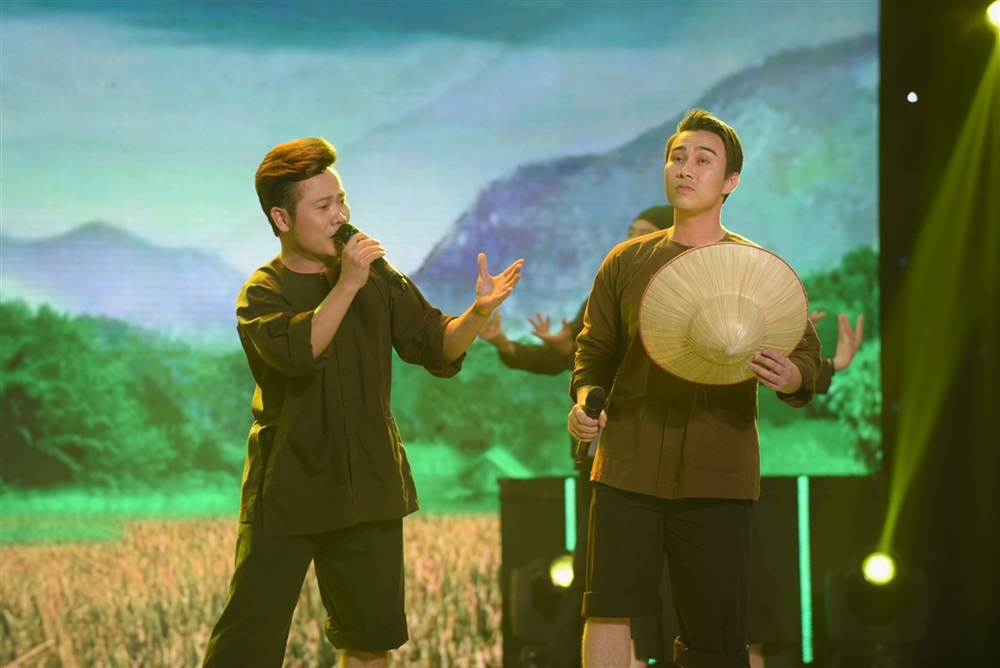 TV Show - Nhạc sĩ Minh Vy bối rối khi bị Mr Đàm “cưỡng hôn” trước mặt vợ (Hình 7).