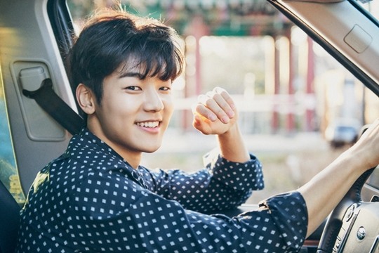 Kang Min Hyuk của CNBlue không chỉ sở hữu nụ cười đáng yêu, giọng hát tuyệt vời mà còn có khả năng diễn xuất đáng ngưỡng mộ. Trong bộ phim Hospital Ship, anh chàng đóng vai Kwak, người đã đánh cắp trái tim của nhân vật nữ chính do Ha Ji Won thủ vai. 