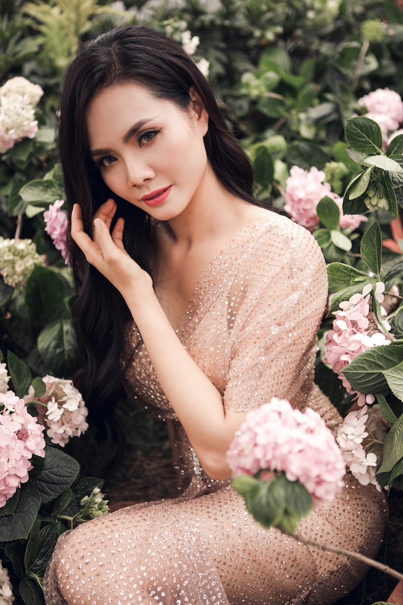 Lương Nguyệt Anh cũng là nữ ca sĩ hiếm trong giới nghệ sĩ khi luôn tôn sùng mái tóc đen 