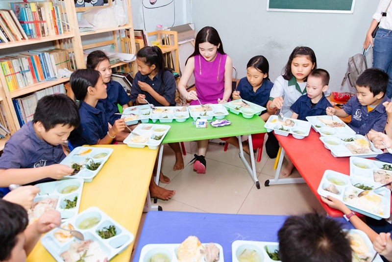 Ngôi sao - Lê Âu Ngân Anh: Đừng nghĩ hoa hậu làm từ thiện là có chủ đích (Hình 2).