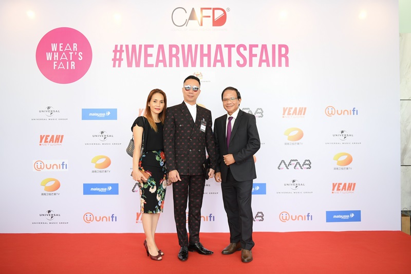 NTK họ Đỗ đại diện Việt Nam tham dự The Council of ASEAN Fashion Designers (CAFD). Anh đã nhận được sự đón tiếp nồng hậu từ phía Chủ tịch The Council of ASEAN Fashion Designers.  