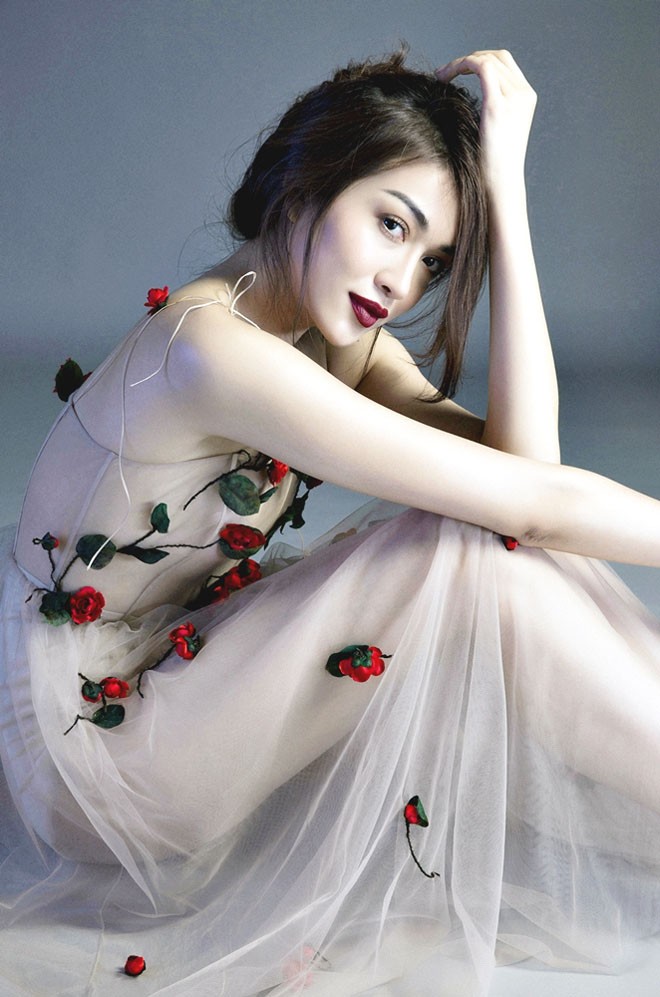 Giải tr&iacute; - &Aacute; hậu Lệ Hằng: C&ocirc; g&aacute;i l&agrave;ng ch&agrave;i vững v&agrave;ng vượt qua c&aacute;m dỗ, h&agrave;o nho&aacute;ng của showbiz (H&igrave;nh 3).