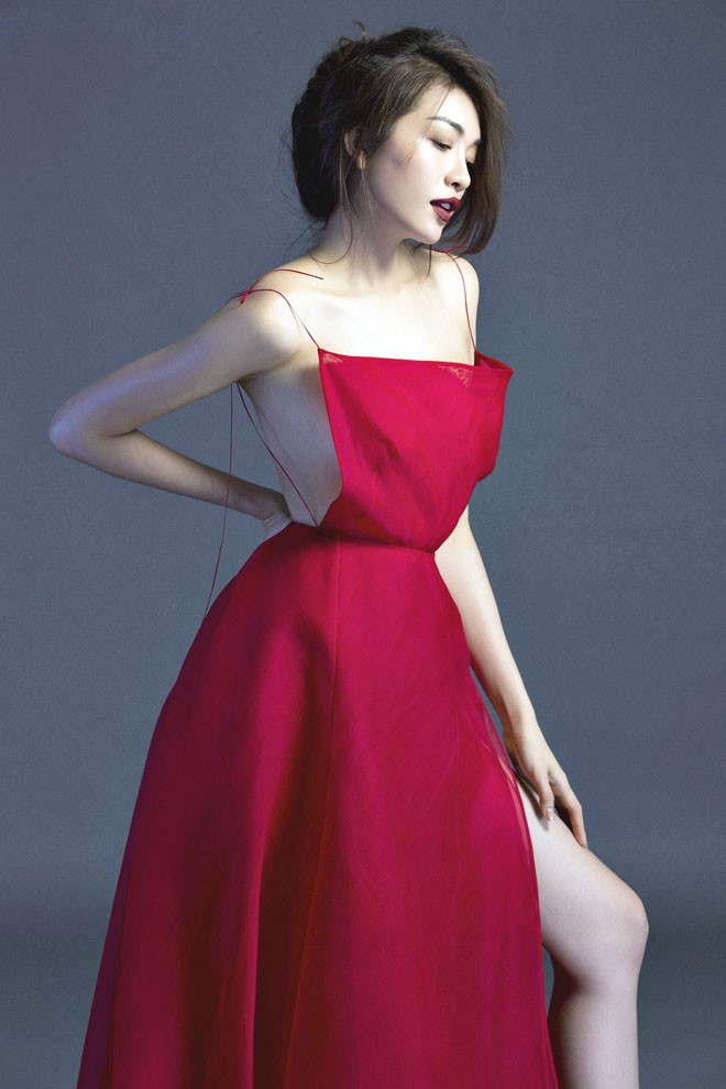 Giải tr&iacute; - &Aacute; hậu Lệ Hằng: C&ocirc; g&aacute;i l&agrave;ng ch&agrave;i vững v&agrave;ng vượt qua c&aacute;m dỗ, h&agrave;o nho&aacute;ng của showbiz (H&igrave;nh 2).