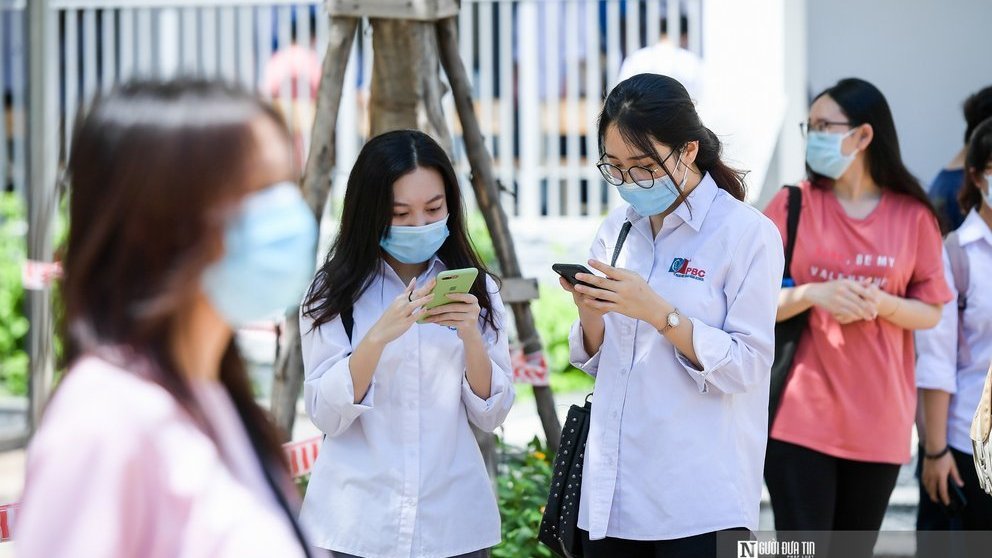 Xi nhan Trái Phải - Để “Học thật, thi thật” thì chấm dứt không chỉ là “văn mẫu” (Hình 2).