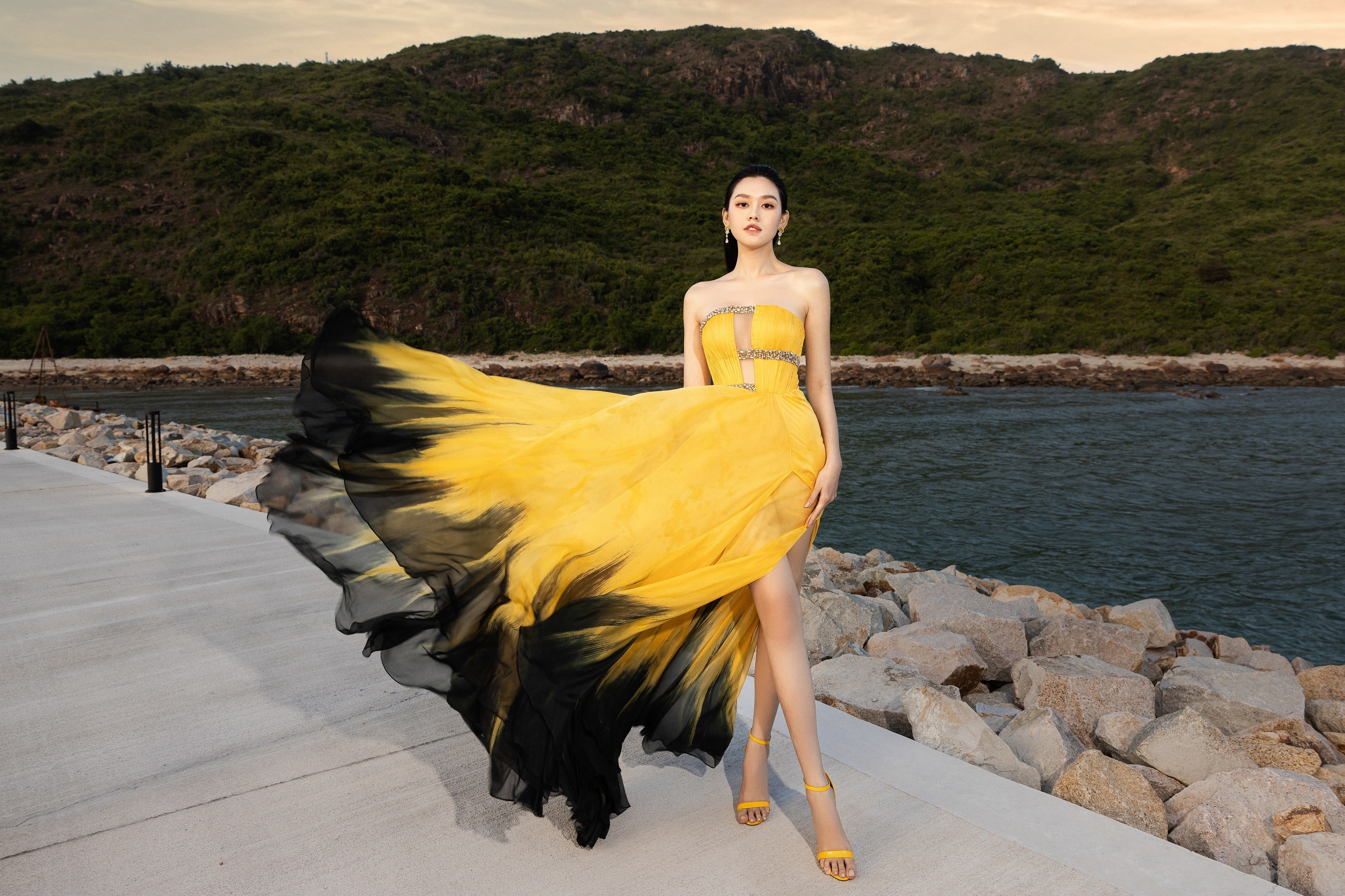 Văn hoá - Top 3 Miss World Vietnam 2019 đọ dáng 'cực gắt' (Hình 7).