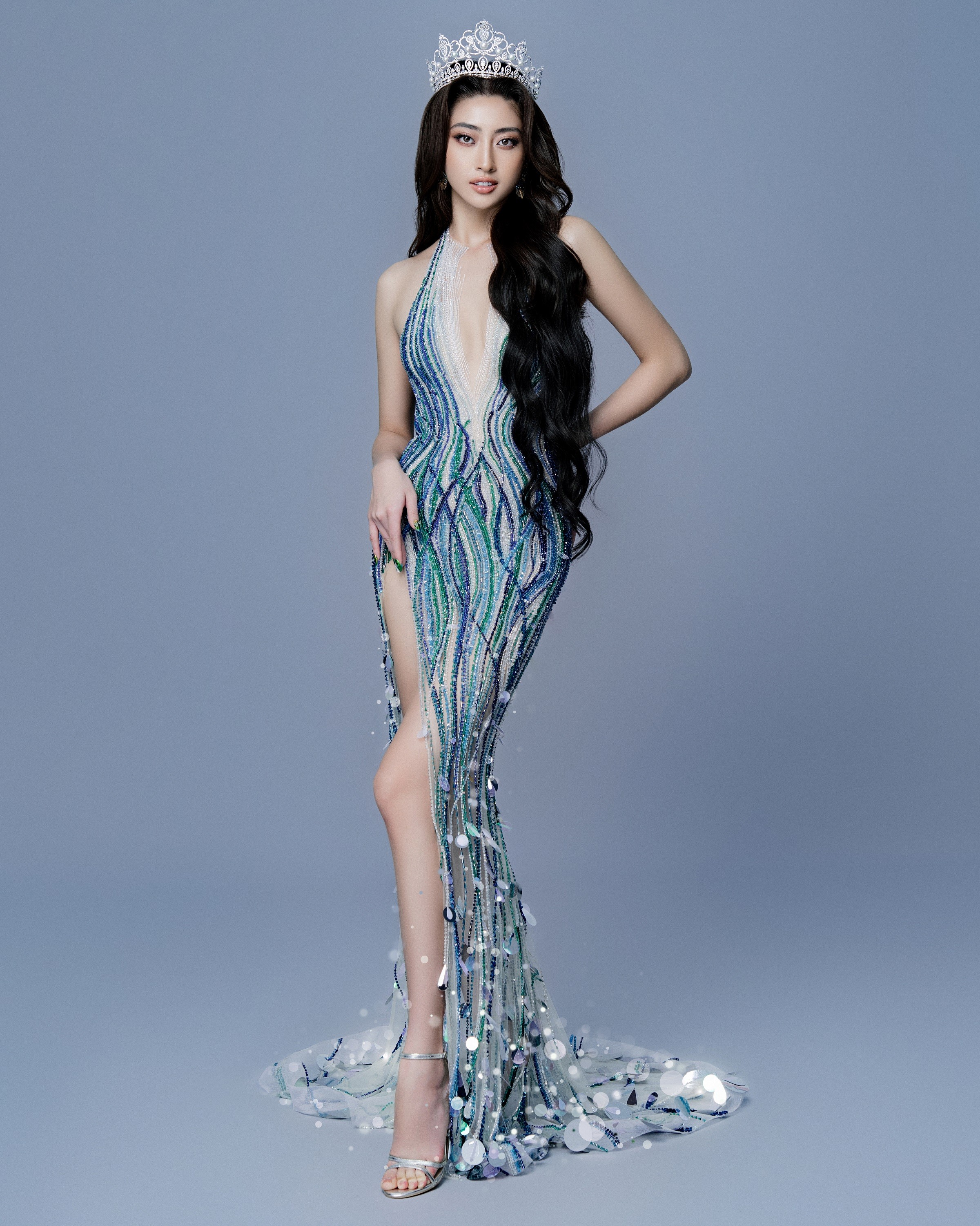 Văn hoá - Miss World Vietnam 2022: Hoa hậu Lương Thùy Linh diện váy thác nước Cao Bằng (Hình 2).