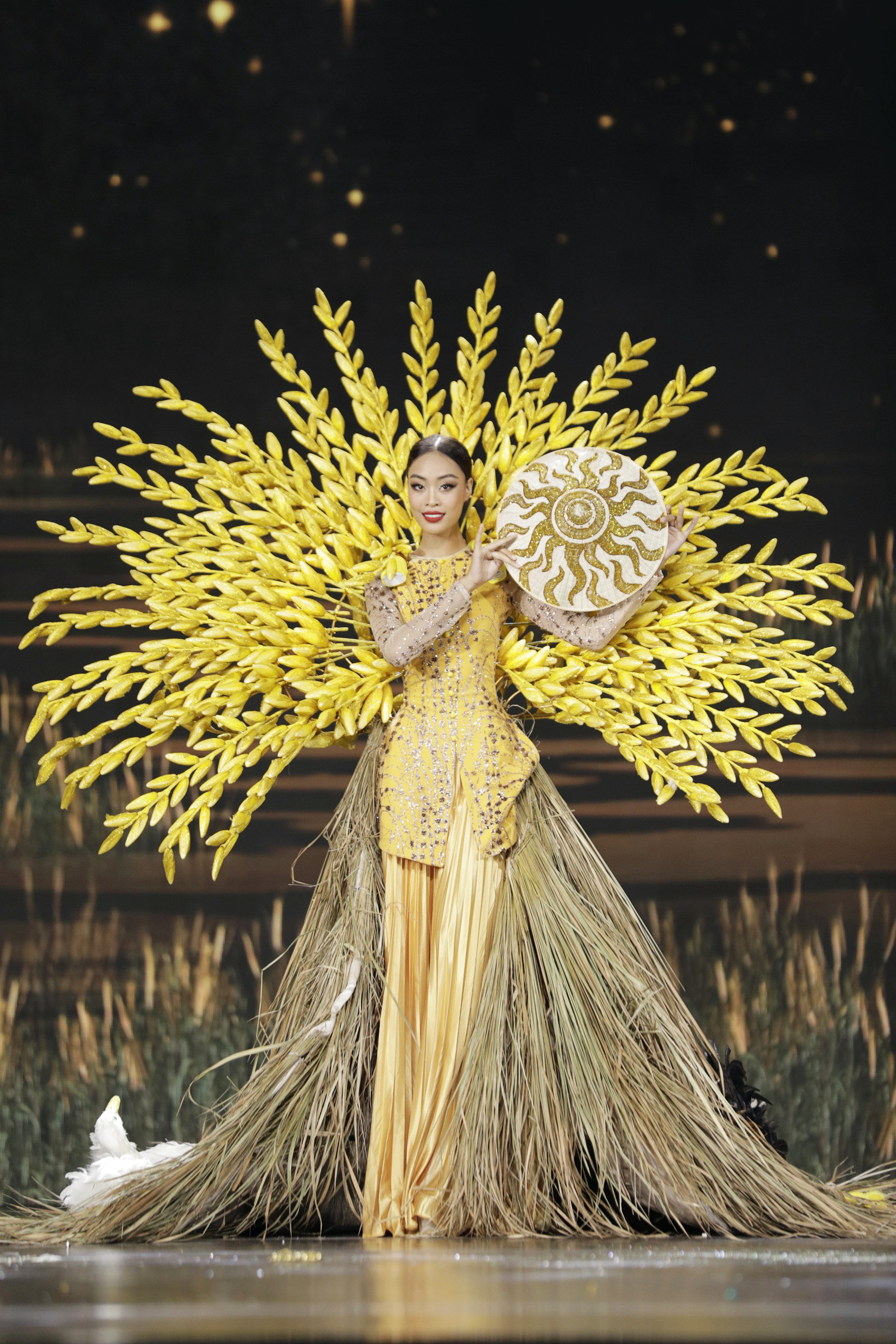 Văn hoá - Miss Grand Vietnam: Đêm thi trang phục Văn hóa dân tộc đầy màu sắc