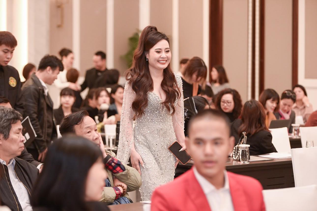 Văn ho&aacute; - Hoa hậu Kim Oanh: Kh&ocirc;ng c&oacute; phụ nữ xấu chỉ c&oacute; phụ nữ kh&ocirc;ng biết l&agrave;m đẹp