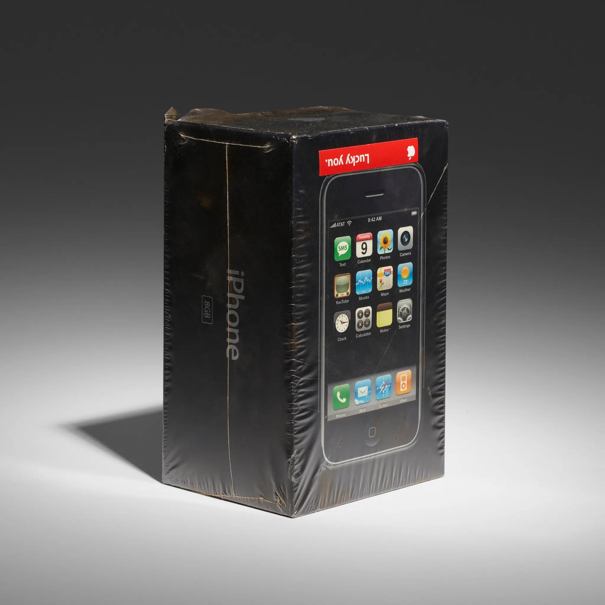 Thế giới - Một chiếc iphone đời đầu “nguyên tem” được đấu giá với giá khởi điểm 32.000 USD