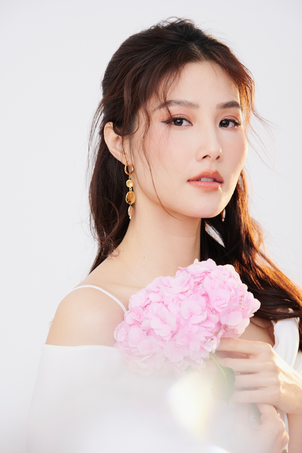 Văn hoá - Miss Grand Vietnam 2023: Công bố những cái tên sẽ ngồi “ghế nóng” (Hình 8).