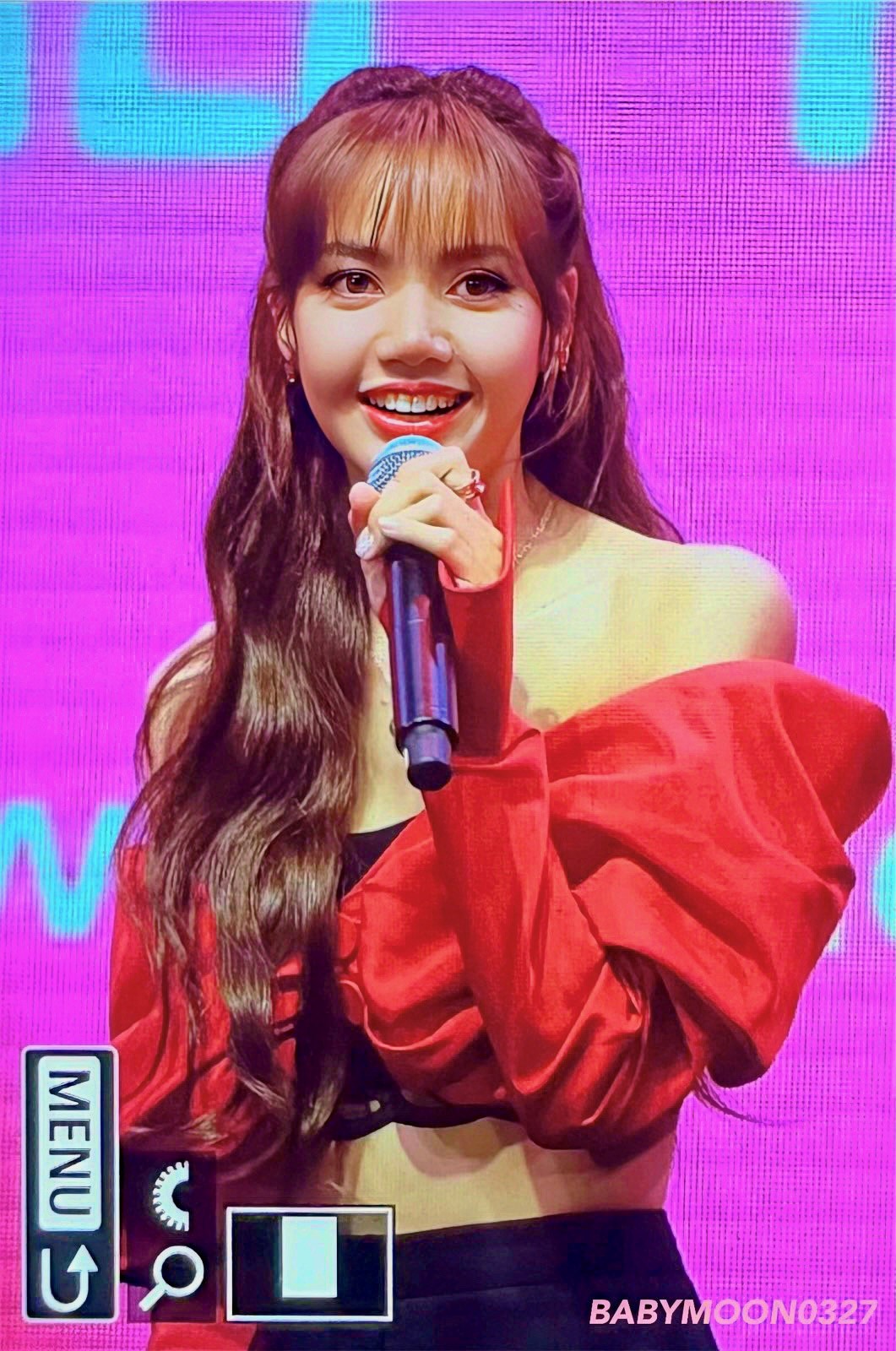 Văn hoá - Lisa của Blackpink khoe vai trần quyến rũ (Hình 3).