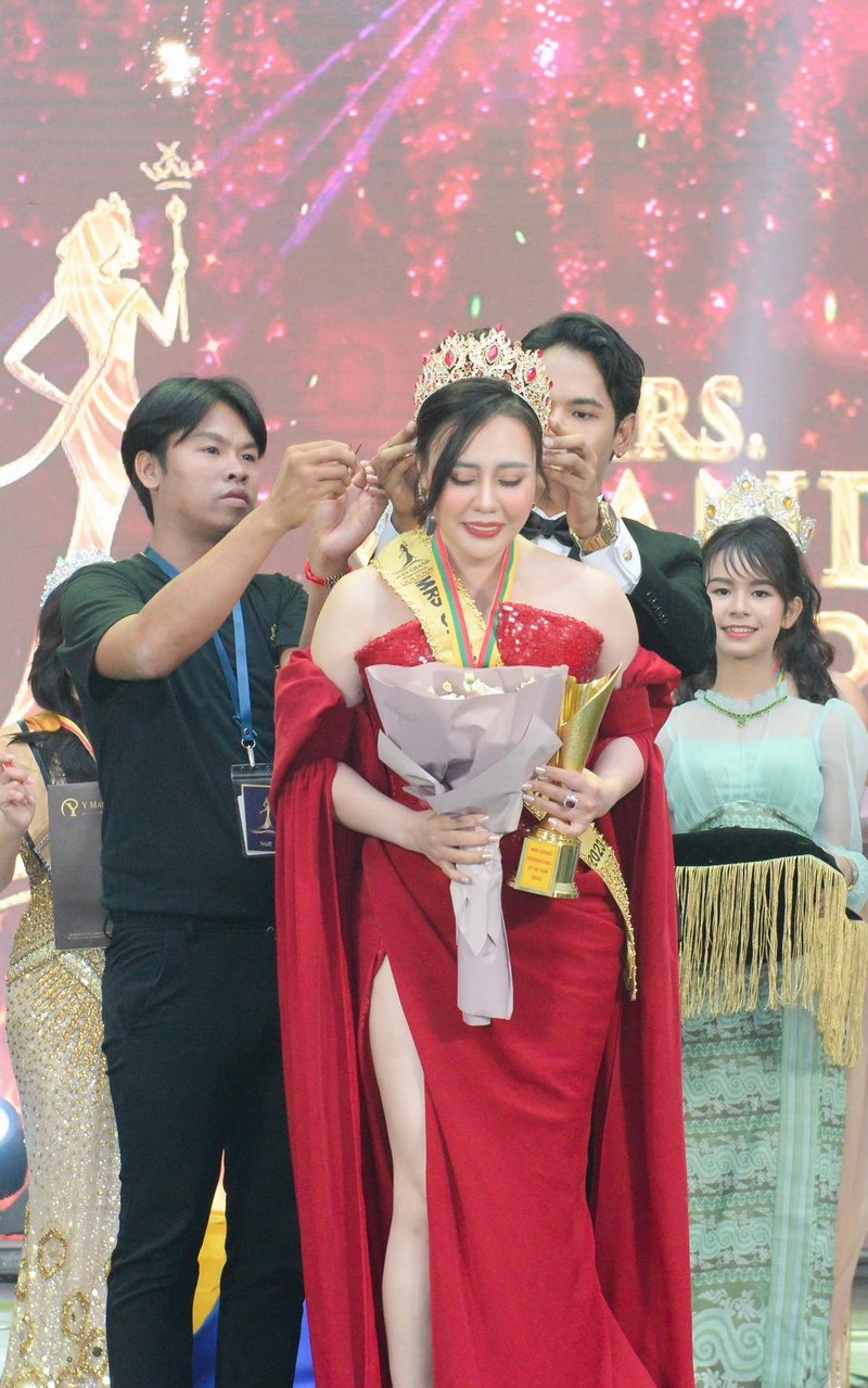 Giải trí - Hoa hậu Phan Kim Oanh vừa “Final walk” lại nhận thêm một năm nhiệm kỳ (Hình 2).