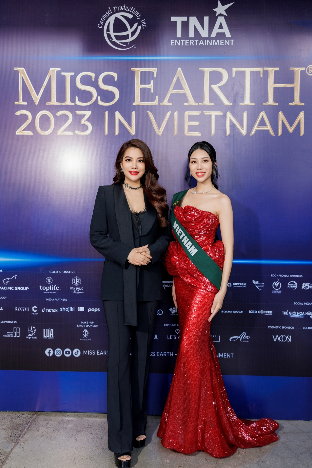 Giải trí - Trưởng BTC Miss Earth 2023 Trương Ngọc Ánh trao sash cho thí sinh (Hình 8).