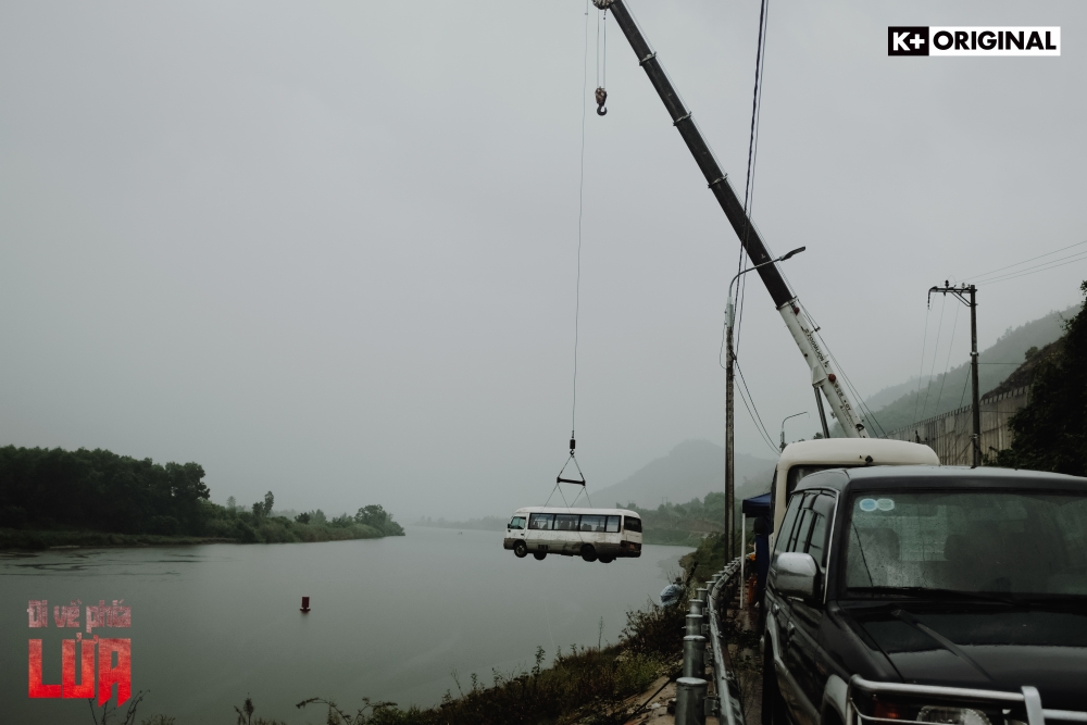 Giải trí - Bật mí phía sau các cảnh cháy nổ, tai nạn trong Đi về phía lửa (Hình 3).