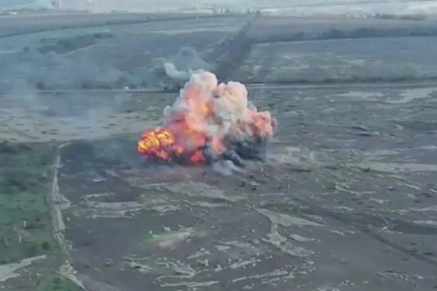 Thế giới - Mục tiêu quân sự Ukraine bị Nga không kích bằng bom FAB-1500, khói bụi bốc cao hàng trăm mét (Hình 2).
