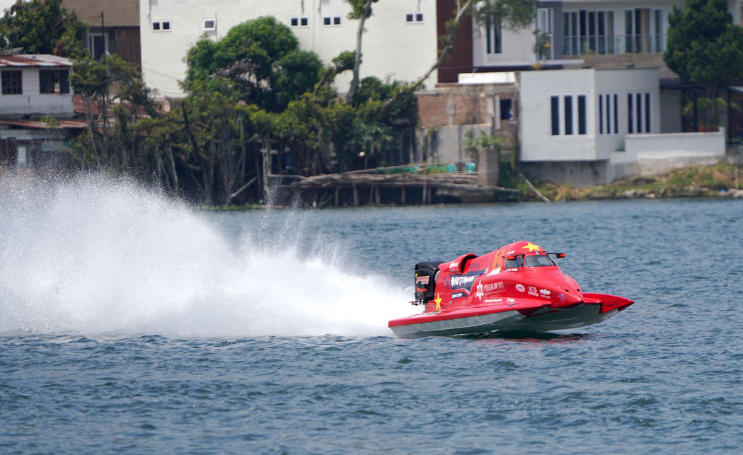 Thể thao - Bình Định đứng đầu bảng phân hạng UIM F1H2O Grand Prix of Indonesia (Hình 2).