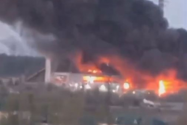 Thế giới - Trúng tên lửa Nga, nhà máy nhiệt điện lớn của Ukraine bốc cháy dữ dội (Hình 2).