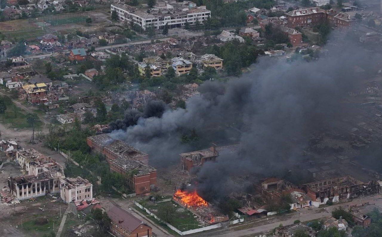 Thế giới - Nga tấn công mạnh ở Volchansk, Ukraine buộc phải bổ sung 10 tiểu đoàn và nhiều khí tài