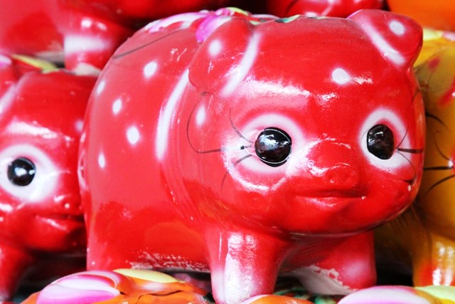 Đời sống - “Con lợn…nhựa” đã cho tôi một vé đi về tuổi thơ