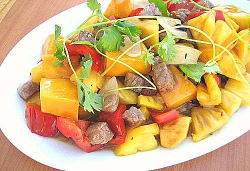 Gia đình - Cuối tuần trổ tài làm món thịt bò xào dứa, hành tây đãi cả nhà (Hình 2).
