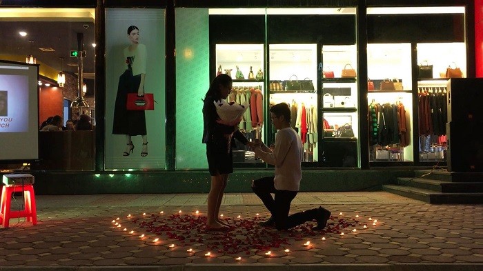 Cộng đồng mạng - Ch&agrave;ng trai xứ Nghệ với m&agrave;n tỏ t&igrave;nh 'si&ecirc;u l&atilde;ng mạn' g&acirc;y b&atilde;o mạng